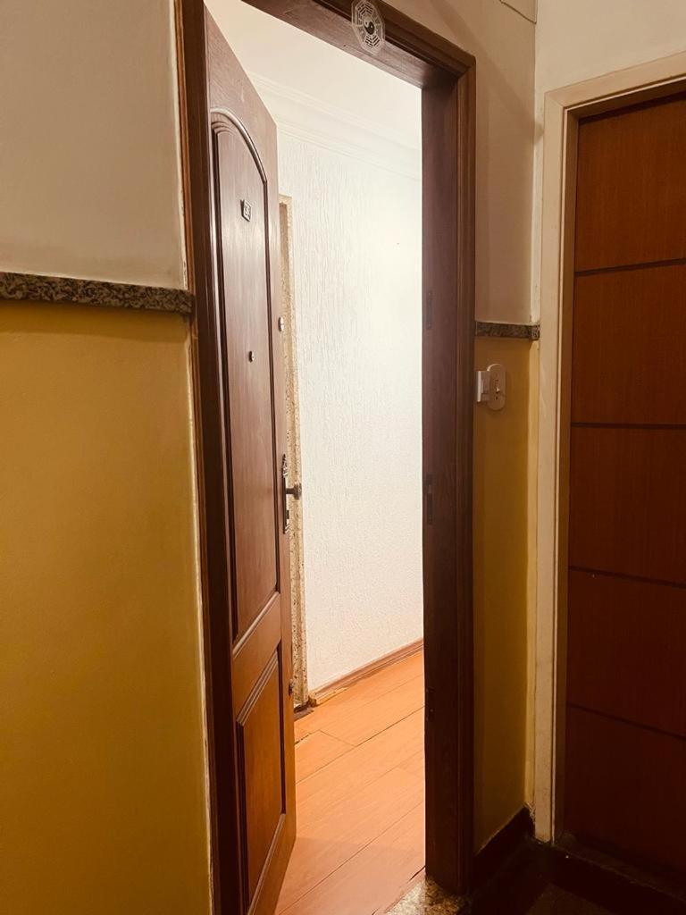 Excelente Ap Quarto E Sala Aceito 5 Pessoas Posto 6 Copa Ao Lado Da Delegacia 13 Dp - Rio de Janeiro — Fotos 3